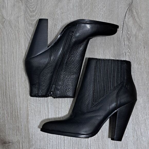 Frye Remy Chelsea Women's Black Leather Slip On Zip Up Ankle Booties Size 7.5 - Picture 12 of 13